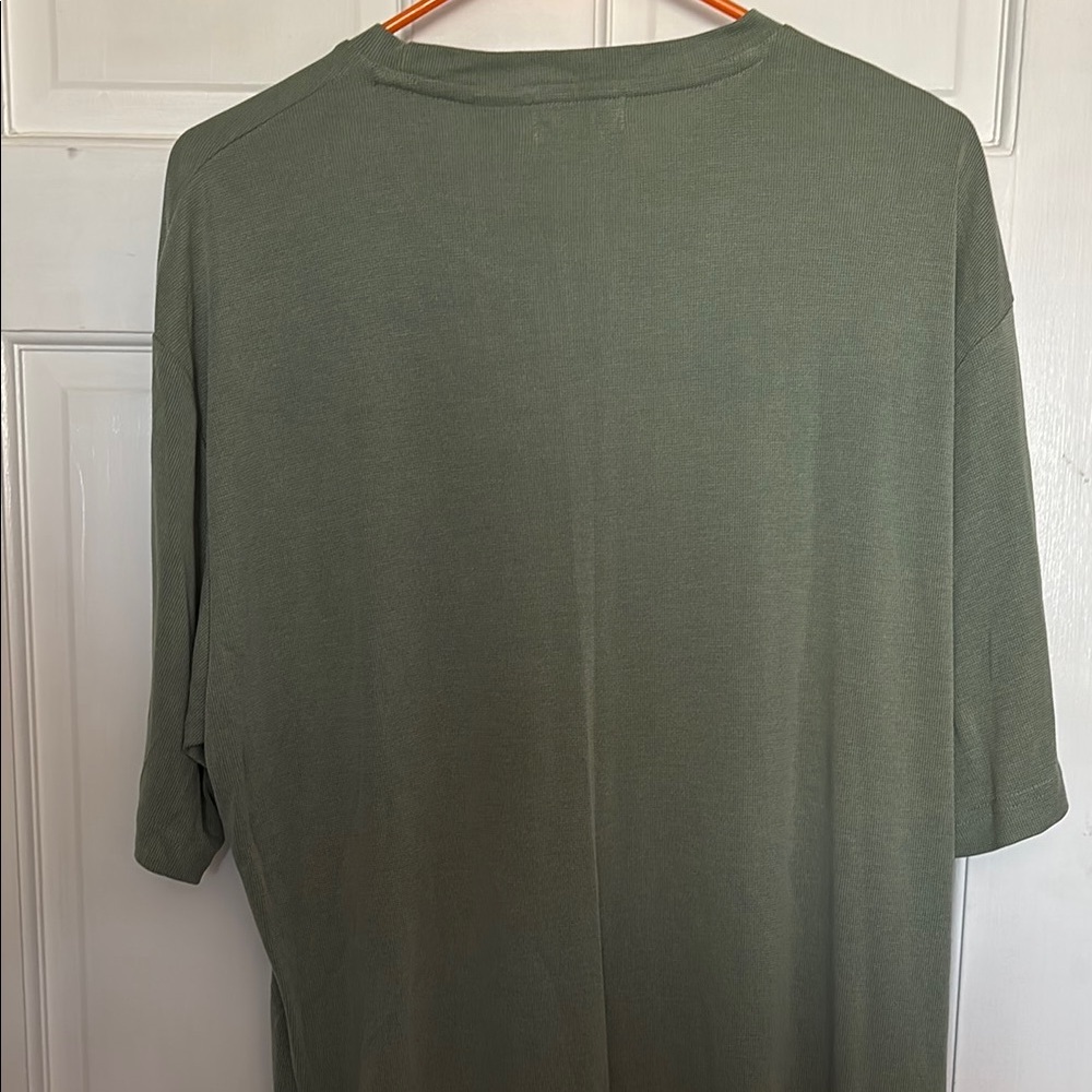 Essentials Men's Green T-Shirt - Picture 5 of 6